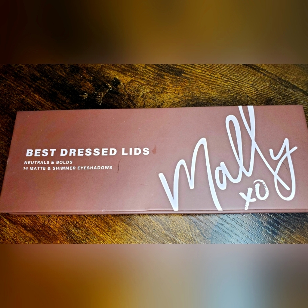 5/75$ MALLY BEAUTY - Best Dressed Lids Neutrals & Bolds 14 Matte & Shimmer Eye…